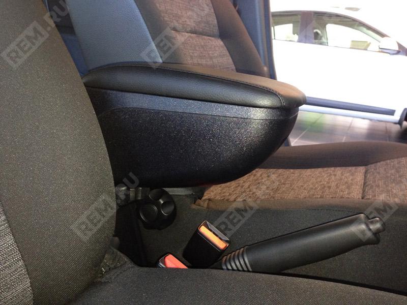  8201668397  подлокотник, черный (фото 1)