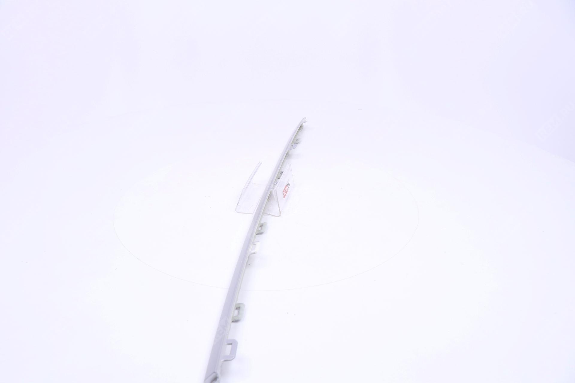  6608262167  молдинг заднего бампера центральный (фото 2)