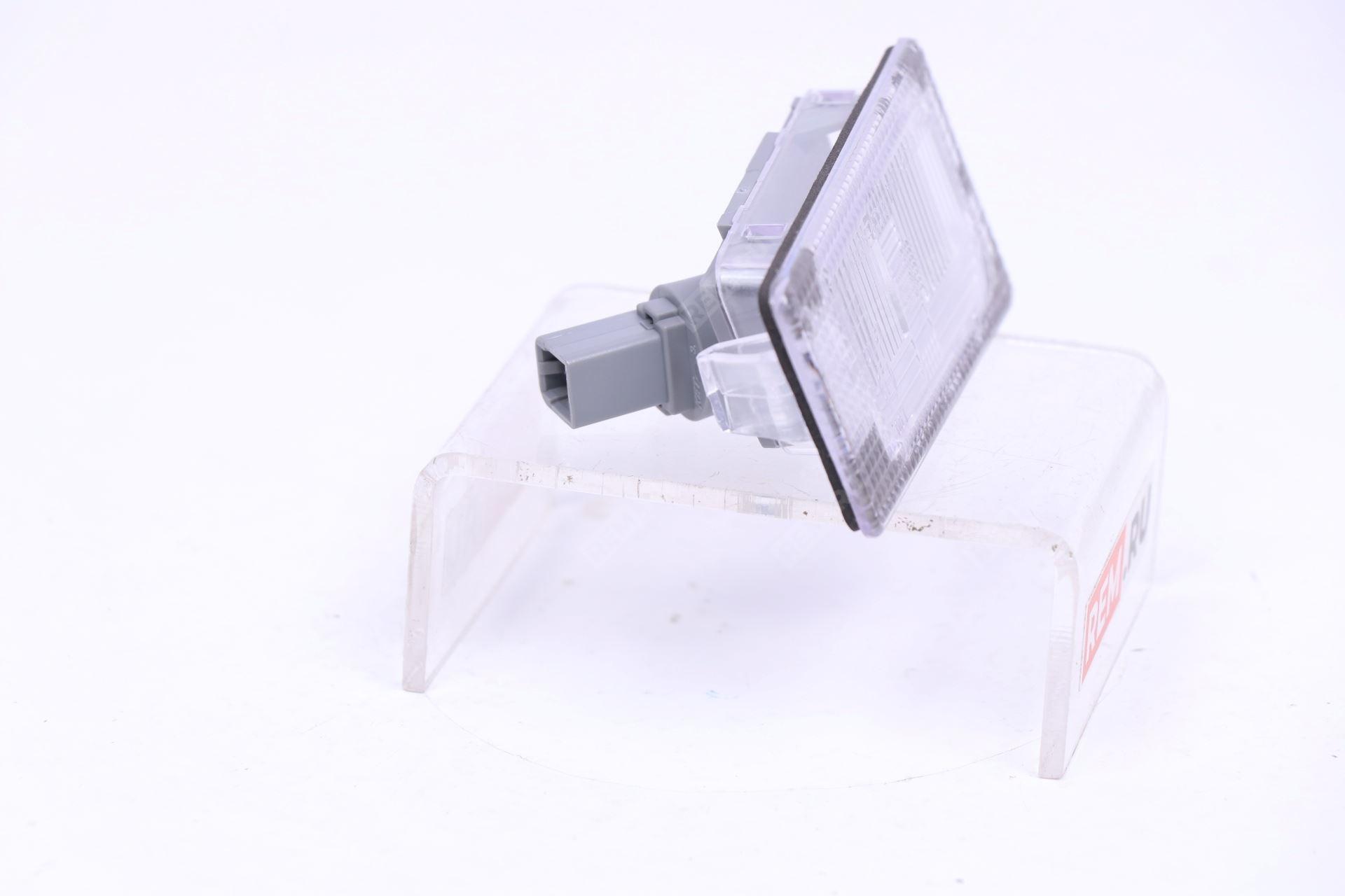 Подсветка номерного знака Hyundai 925021M400 подсветка номерного знака (фото 4)