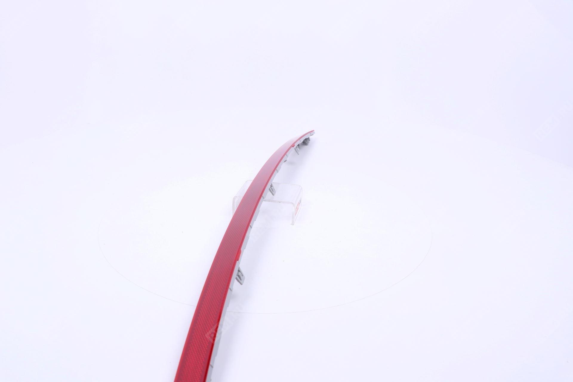  92409S1500  светоотражатель заднего бампера центральный (фото 2)