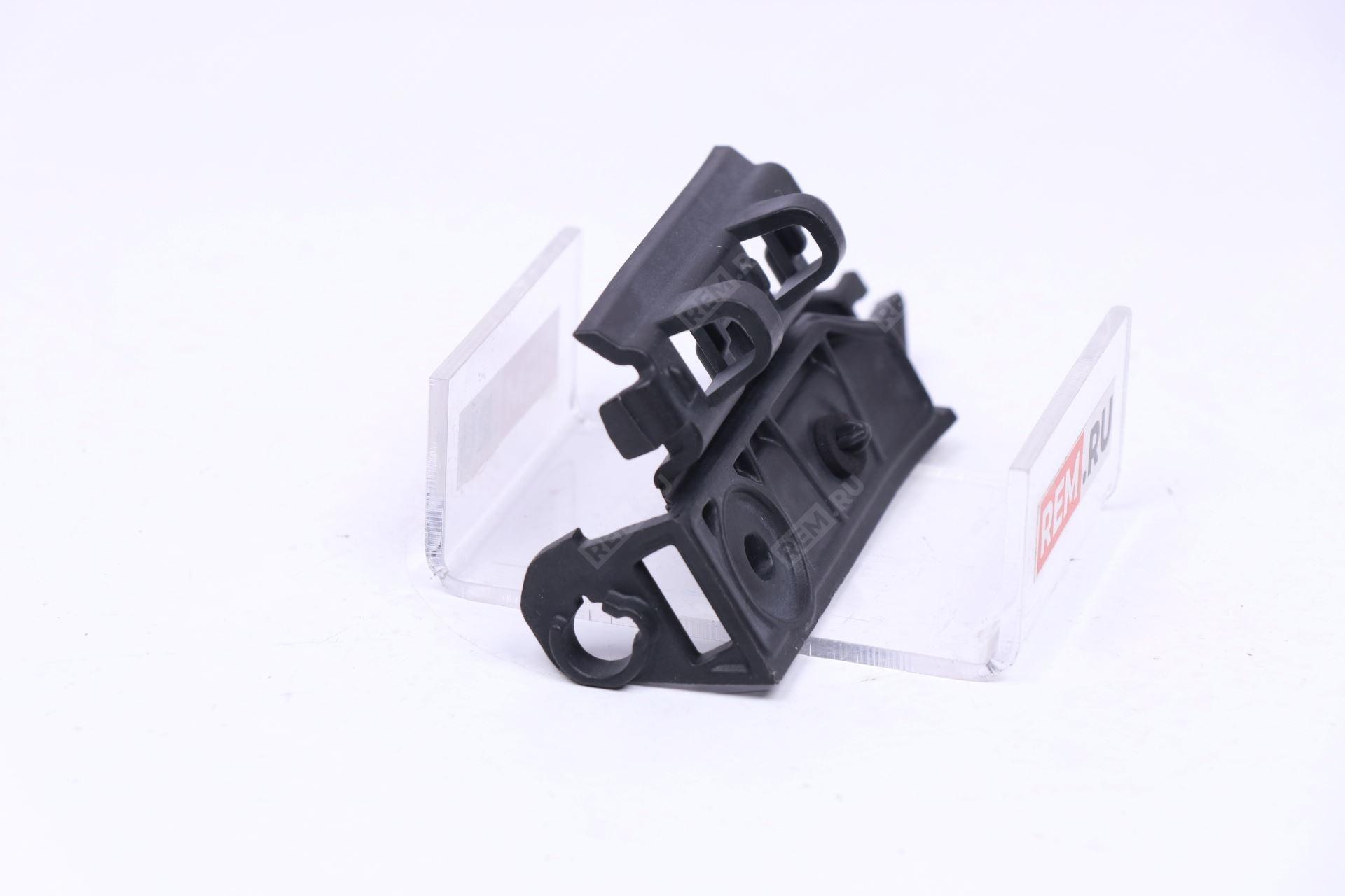  8V5807572  напрвляющая заднего бампера правая (фото 4)