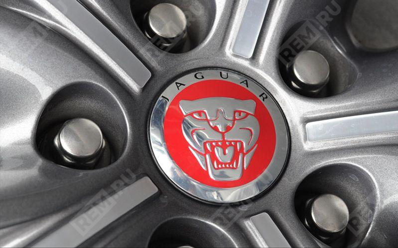  C2D12326  колпачек литого диска с логотипом jaguar, красный (фото 1)