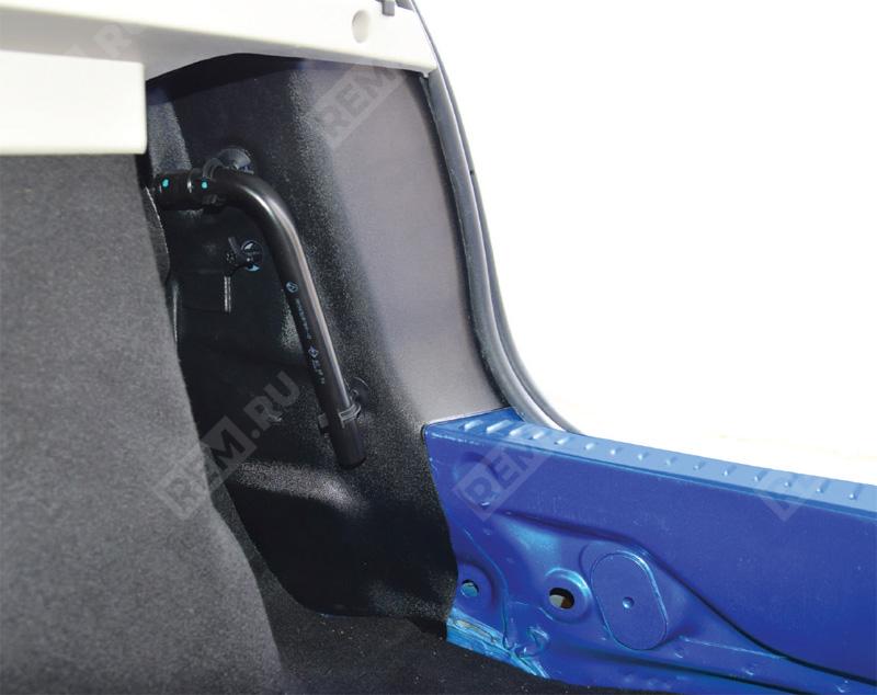  7711821024  накладки в багажник боковые, пластик (фото 2)