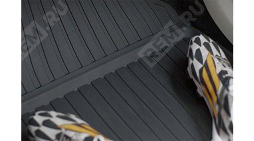 Комплект резиновых ковров салона, черные Volvo 32261235 комплект резиновых ковров салона, черные (фото 1)