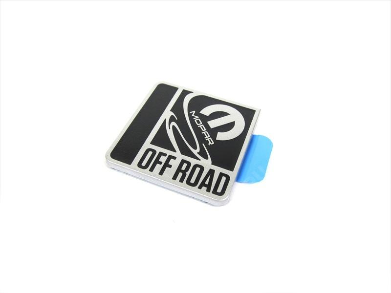  82213916  эмблема "mopar off road" (фото 1)