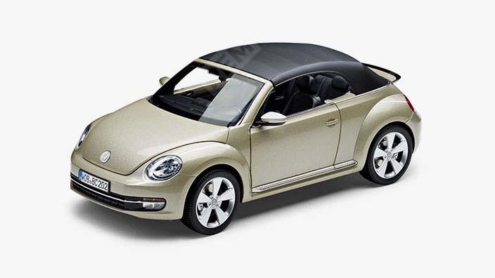  5C3099302P7W  модель автомобиля volkswagen beetle cabrio, moon rock silver metallic,  1:18 (фото 2)