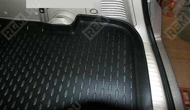  999TLC11SB  ковер в багажник полиуретановый, седан (фото 1)