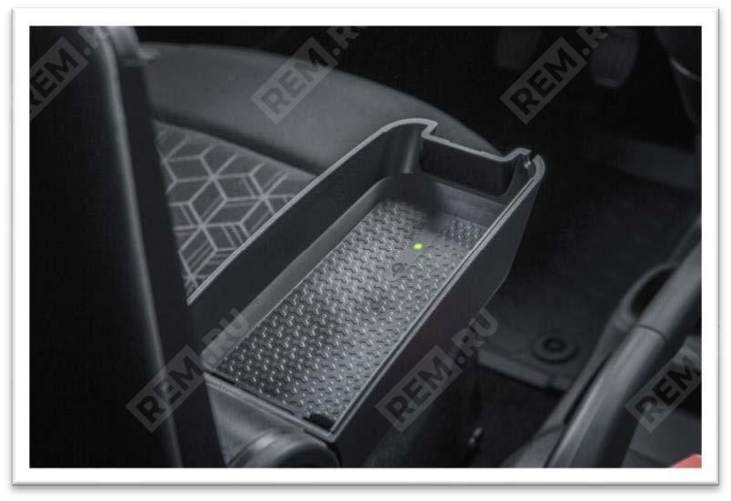 Подлокотник с индукционной зарядкой Renault 877509400R подлокотник с индукционной зарядкой (фото 3)