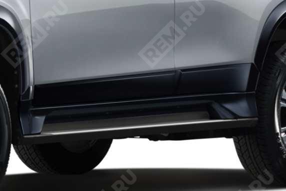  MZ330924  накладки на двери нижние, черные (фото 1)