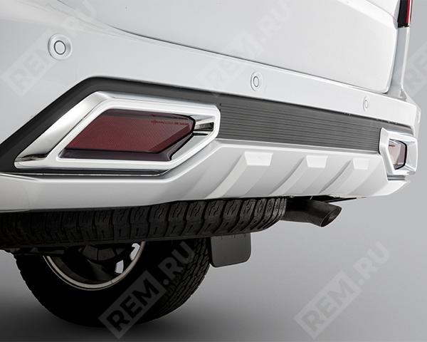  MZ331345  накладка заднего бампера нижняя, серебристая (фото 1)