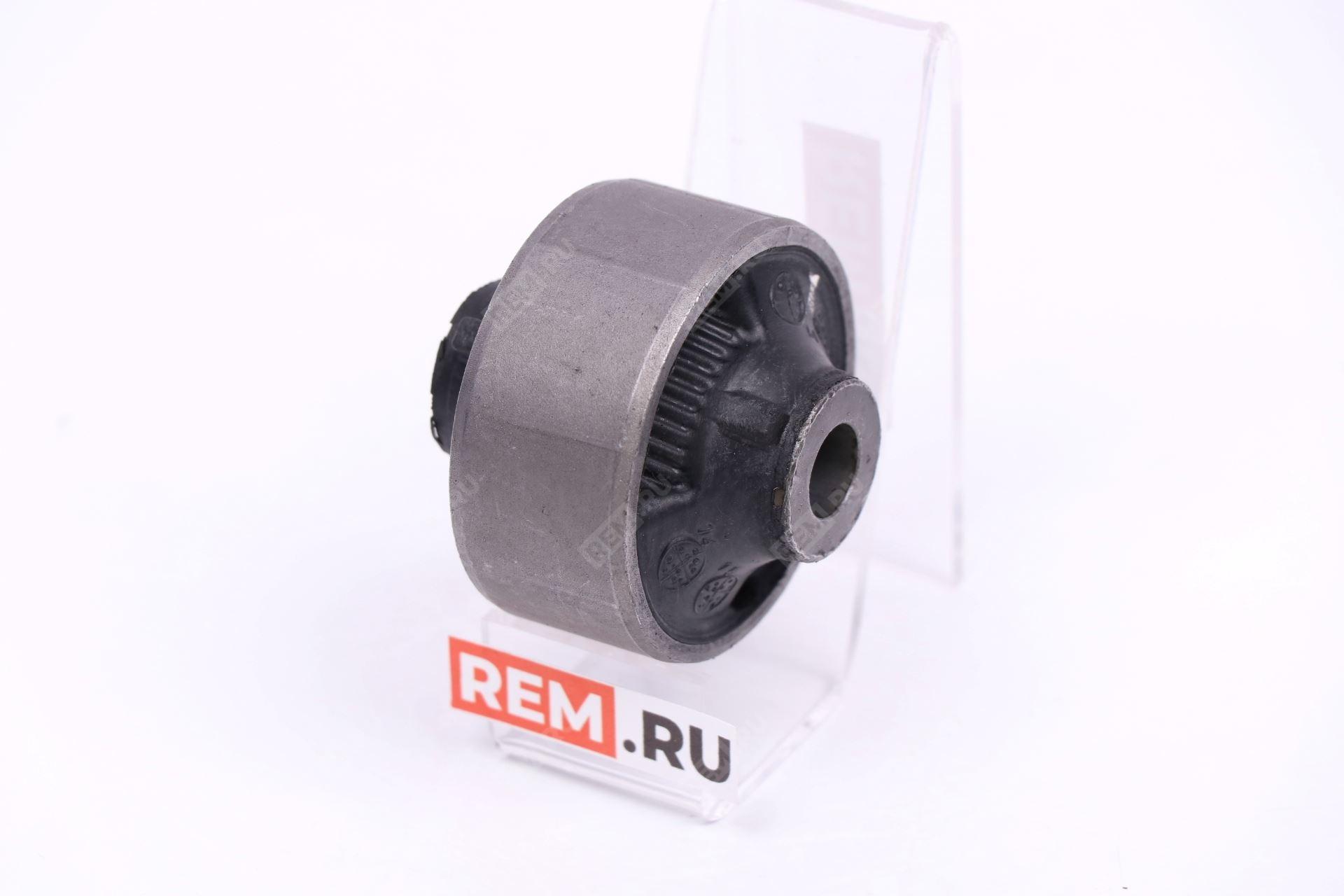  545703UB0A  сайлентблок переднего рычага (фото 1)